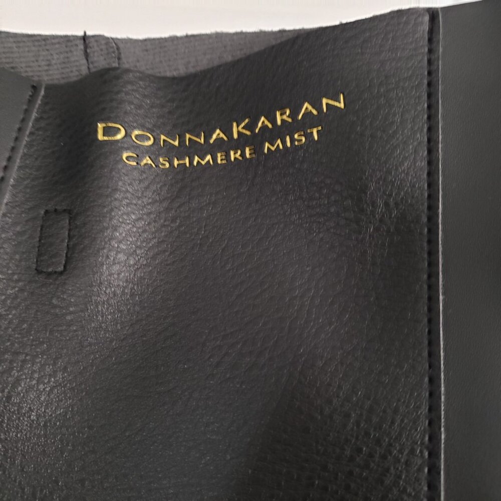 BNWT Donna Karan Cashmere Mist Large Bucket Tote T Chain Close (OS)